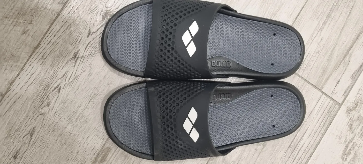 Arena Bruno ciabatte piscina unisex nere drenanti