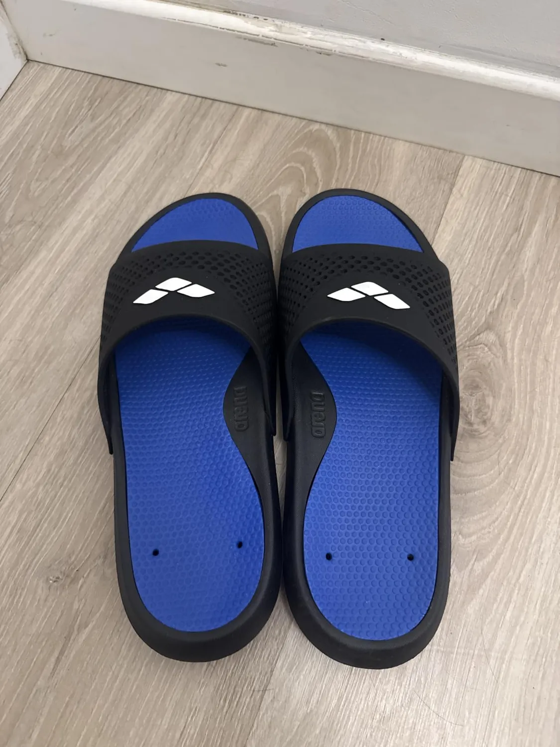 Arena Bruno ciabatte piscina unisex nere drenanti