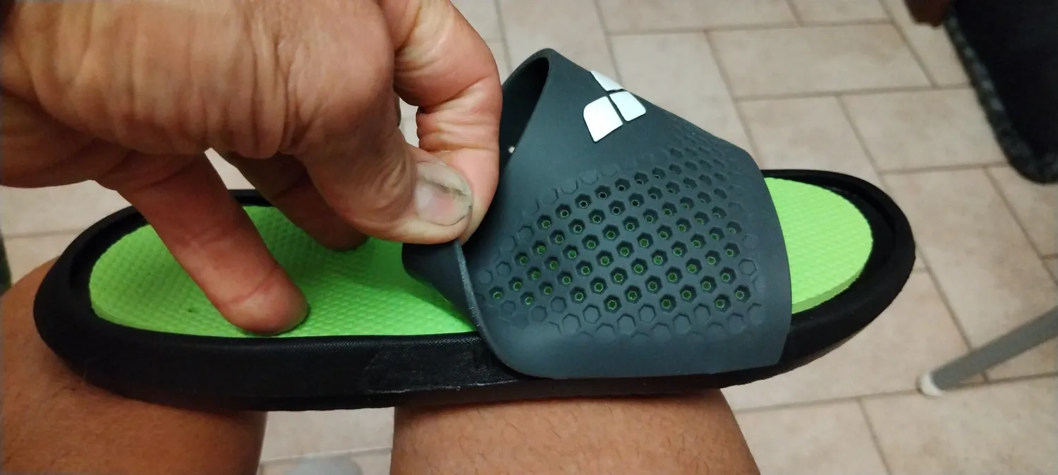 Arena Bruno ciabatte piscina unisex nere drenanti