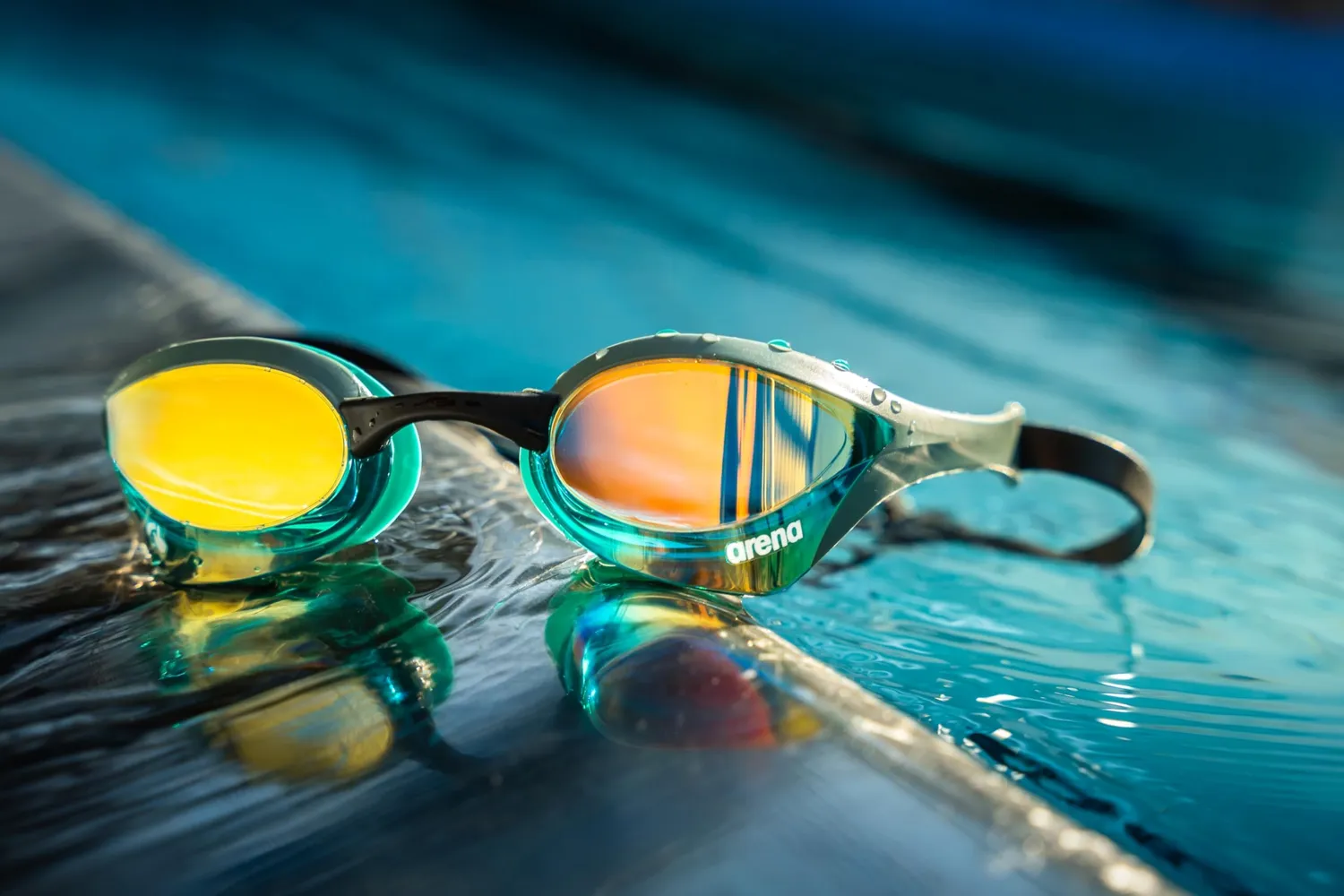 Arena Cobra Core Swipe occhialini Giallo-Nero mirror