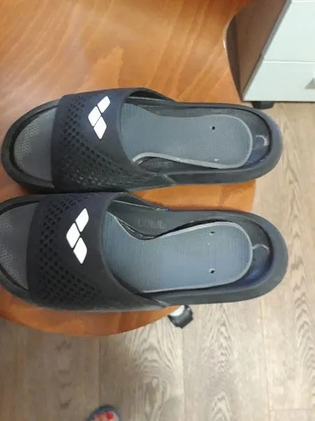 Arena Bruno ciabatte piscina unisex nere drenanti