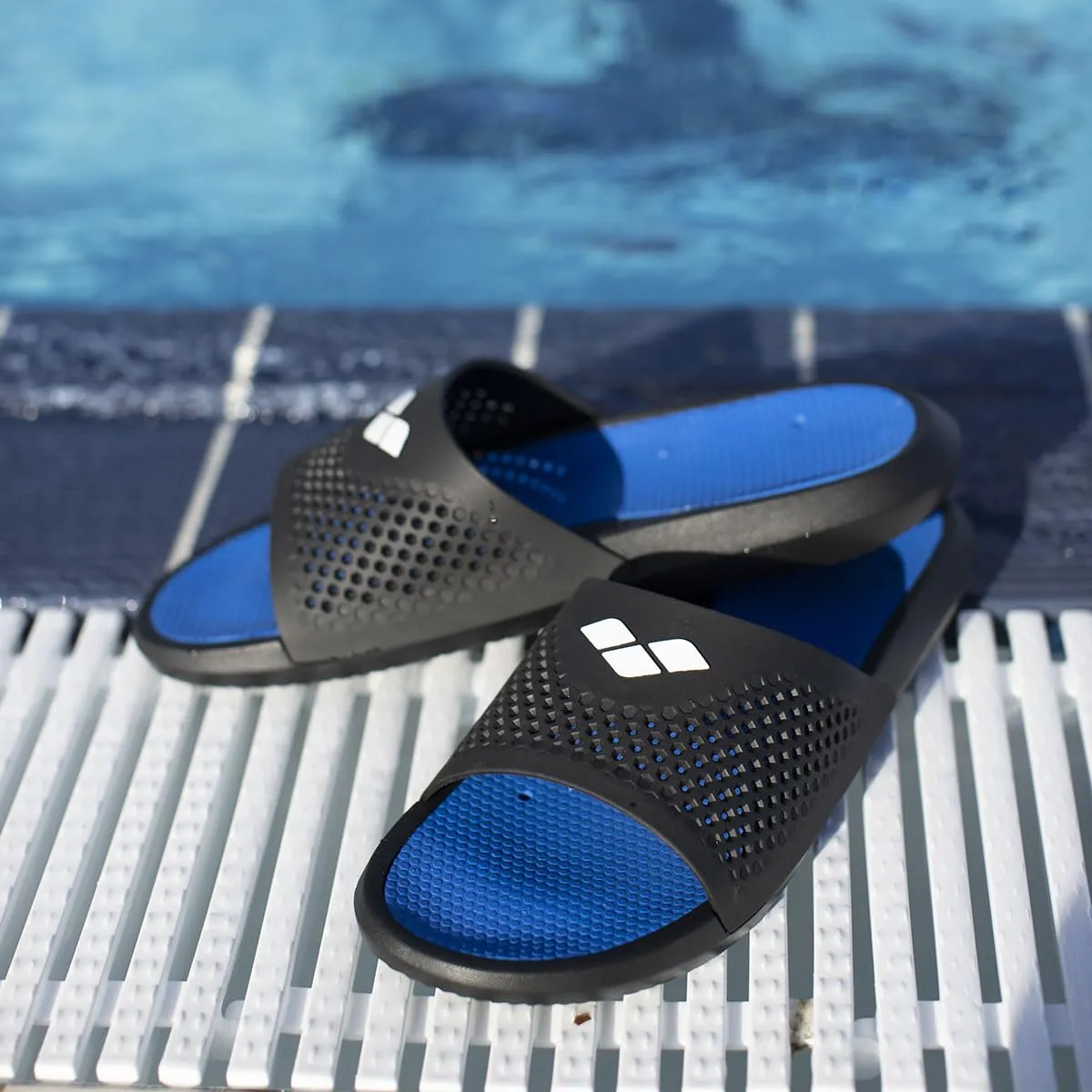 Arena Bruno ciabatte piscina unisex nere drenanti