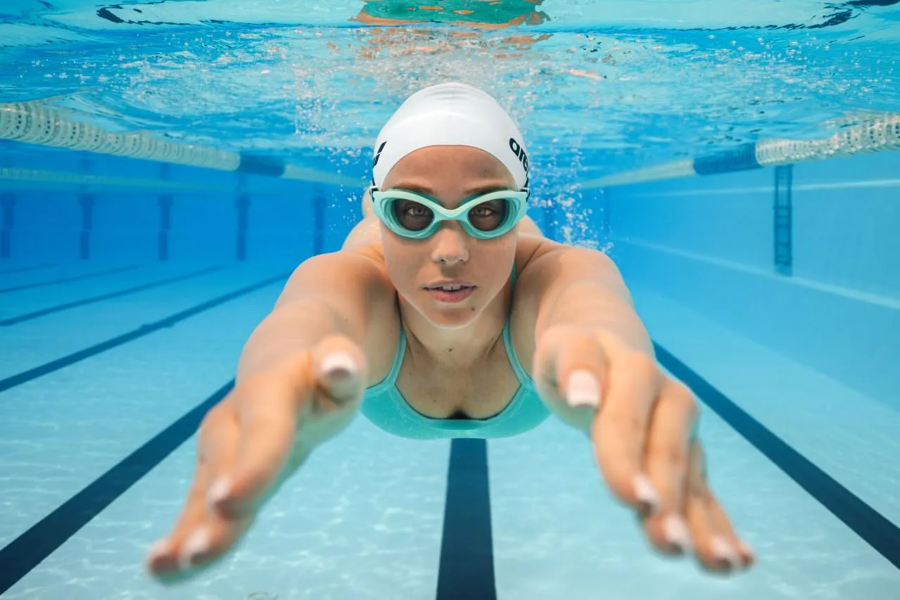Arena The One occhialini nuoto smoke-green antiappannamento