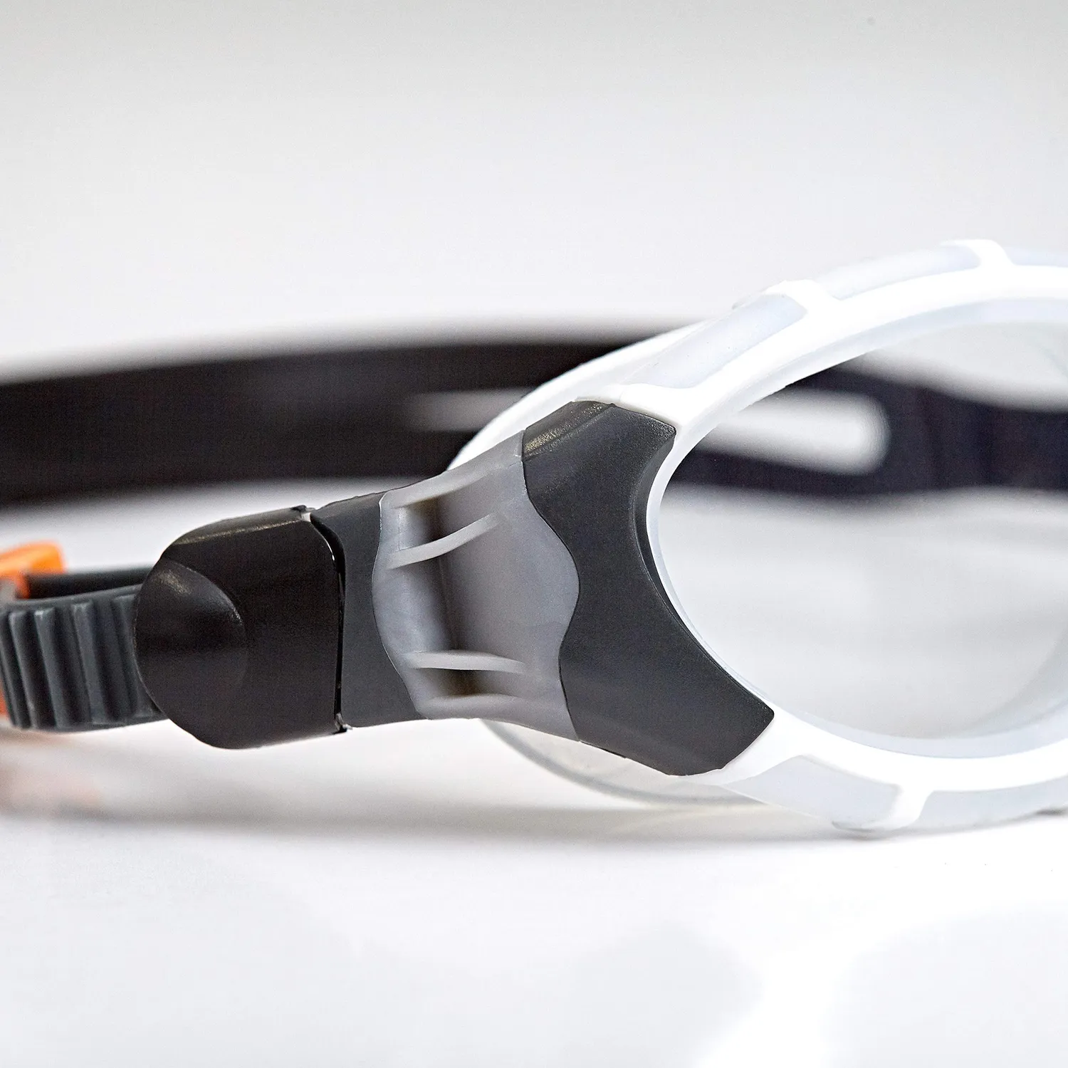 Zoggs Predator Flex occhialini nuoto nero grigio lenti fumé
