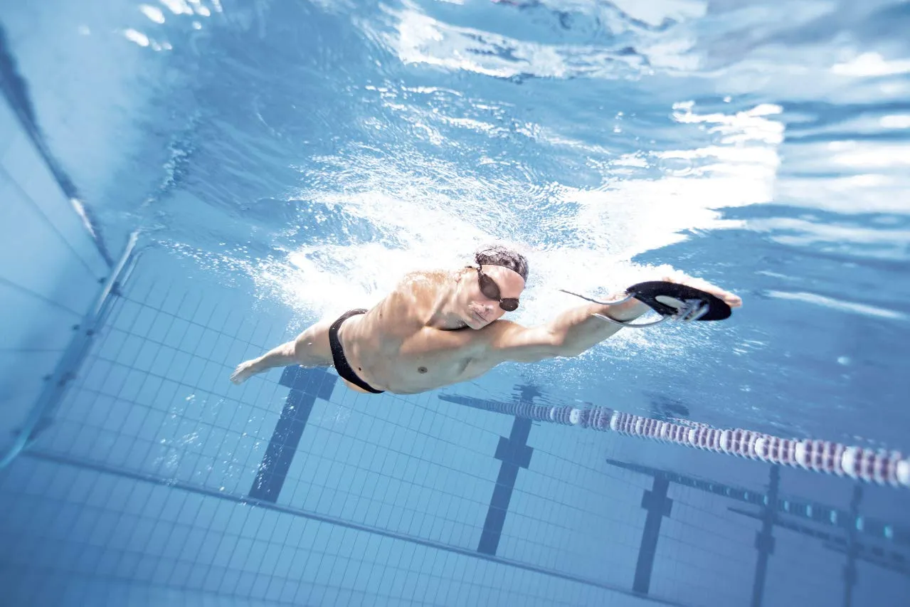 Arena Elite Hand Paddle palette nuoto adulti perforate