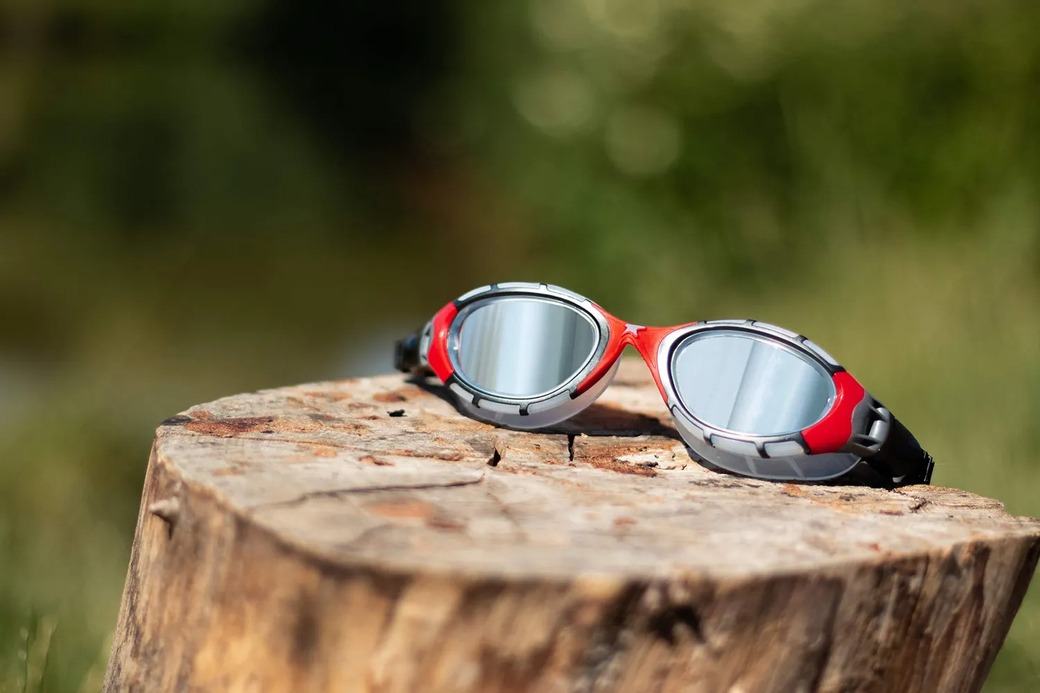 Zoggs Predator Flex occhialini nuoto nero rosso specchiati