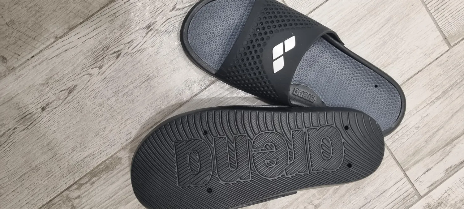 Arena Bruno ciabatte piscina unisex nere drenanti