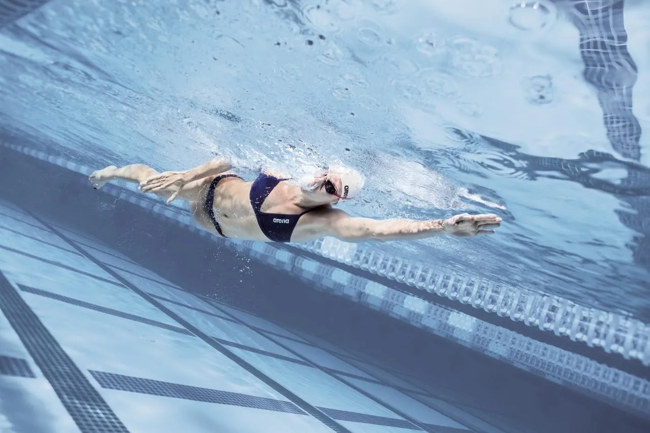 Arena Performance Team Solid Top bikini donna UPF 50+