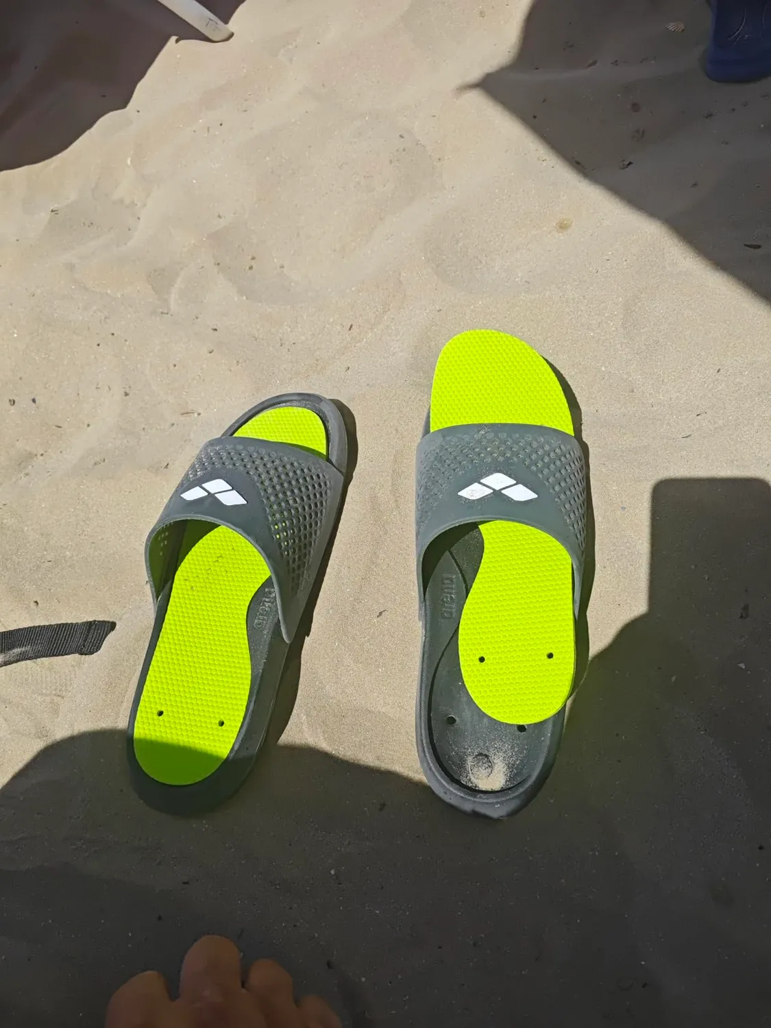 Arena Bruno ciabatte piscina unisex nere drenanti